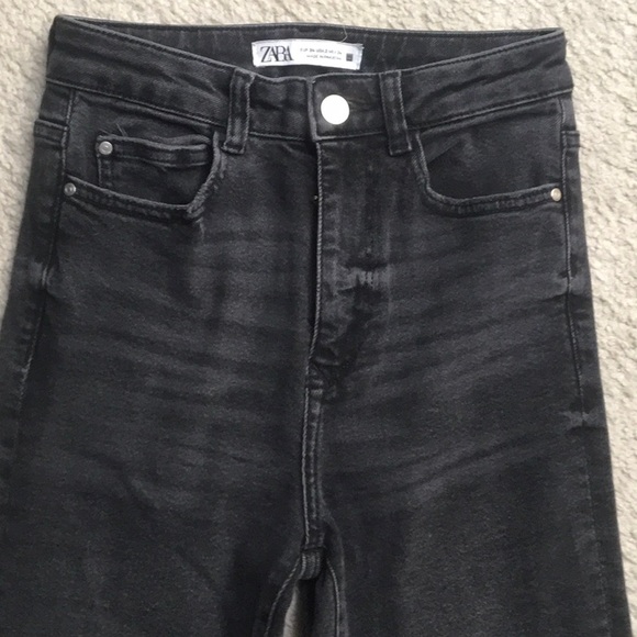 ZARA/BLACK-STONE WASH DISTRESSED WHISKERED FLARED JEANS - Picture 3 of 6